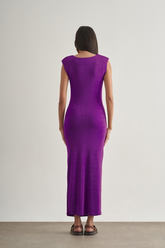 Mizalle Yan büzgü Detaylı Vatkalı Uzun Kolsuz Mor Bodycon Elbise · 3