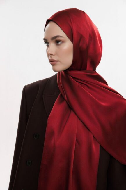 Mizalle & YAQA Özel Saten Dokulu Kırmızı Şal - Mizalle