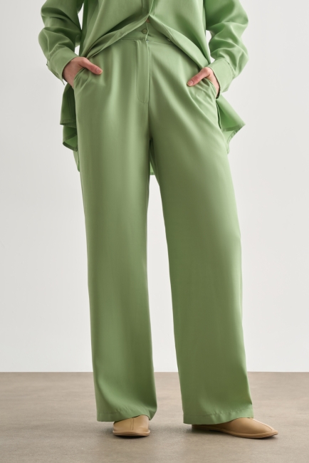 Mizalle Yeşil Kemerli Rahat Kesim Modal Pantolon - Mizalle