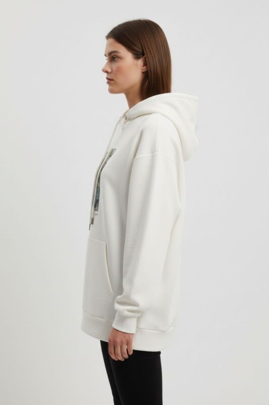 Mizalle Yumuşak Dokulu Kapüşonlu Ekru Sweatshirt · 2