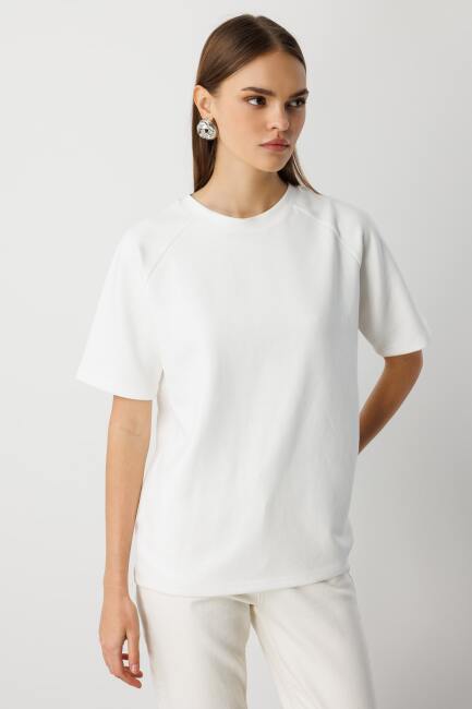 Mizalle Yuvarla Yaka Yumuşak Dokulu Reglan Kol Ekru Tişört - Mizalle