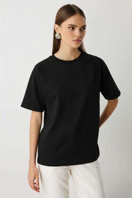 Mizalle Yuvarla Yaka Yumuşak Dokulu Reglan Kol Siyah Tişört - Mizalle (1)