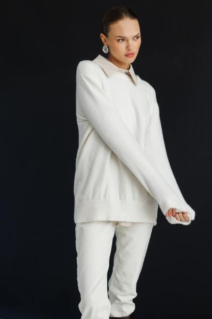 Mizalle Yuvarlak Yaka Oversize Yumuşak Dokulu Ekru Triko Kazak - Mizalle