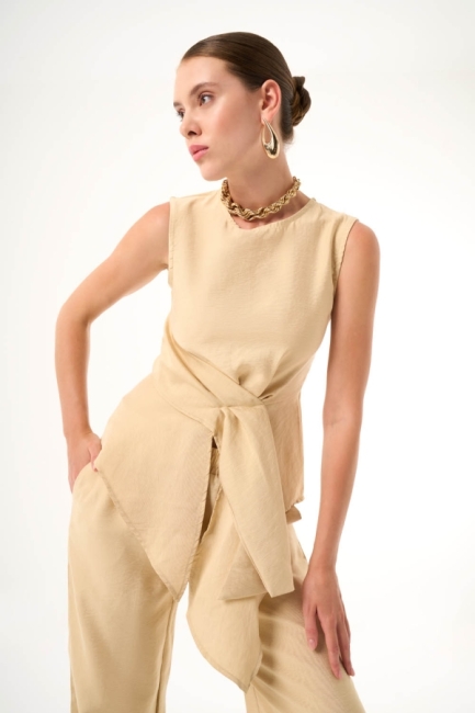 MZL Bağlama Detaylı Bej Kolsuz Asimetrik Bluz - MZL (1)