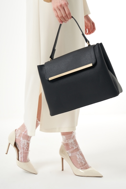 Mizalle Zincir Askı Detaylı Klasik Deri Siyah Omuz Çantası - Mizalle