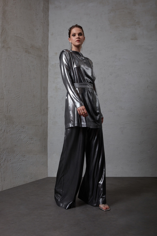 Mizalle Omuz Drape Detaylı Parlak Gümüş Rengi Abiye Tunik · 4
