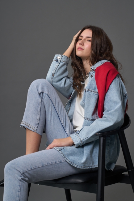 Mizalle Tek Cepli Rahat Kesimli Uzun Açık Mavi Denim Gömlek - Mizalle