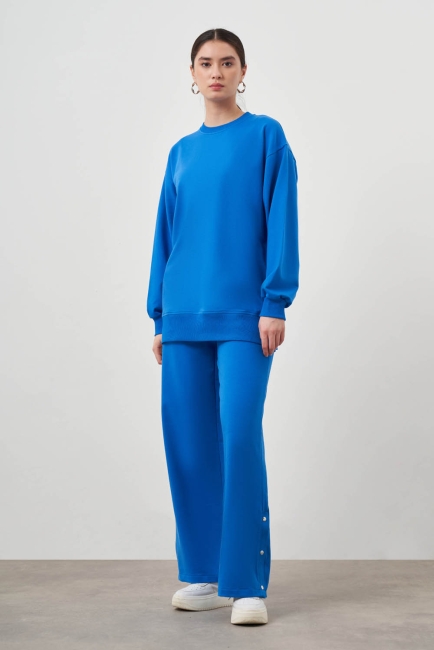 Mizalle Yanları Çıtçıtlı Yuvarlak Yaka Mavi Sweatshirt - Mizalle